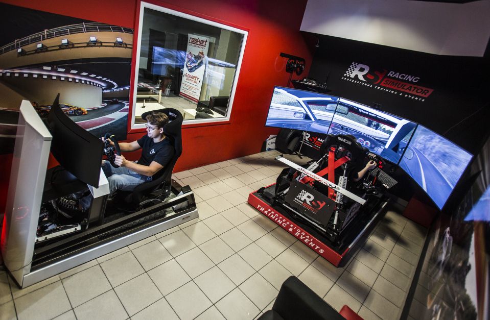 Simulator Razanj Racing Simulator - Symulator sportowy w Rzeszowie